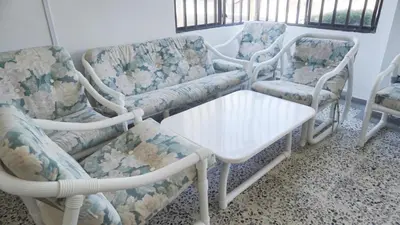 a group of chairs and a table and a couch at Cabaña La Pereztroica 1 in Coveñitas