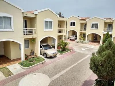 an apartment complex with a car parked in a parking lot at Habitación Estrella de Mar in Barranquilla