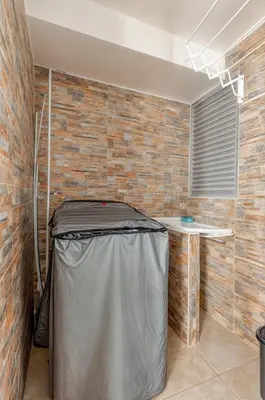 a room with a table and brick wall at Loft en Nrt de Barranquilla - Piscina - Mall 3 Min in Barranquilla