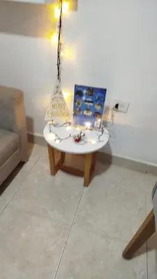 a table in a living room with a lamp at Hermoso y cómodo apartamento in Cartagena de Indias