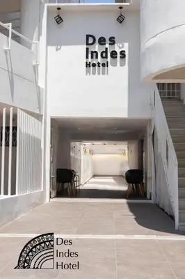 a white building with chairs in a hallway at DES INDES CARTAGENA in Cartagena de Indias