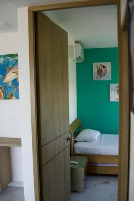 a room with a bedroom with a bed and a door at Great location close to airport in Cartagena de Indias