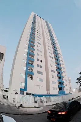 a building with a car parked in front of it at Apartamento El Colibri CARTAGENA en TORRE PRIMI in Cartagena de Indias