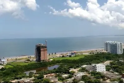 a view of a city and the ocean with buildings at Apto TORRE PRIMI - Cerca al mar in Cartagena de Indias