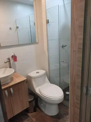 a bathroom with a toilet and a sink and a shower at Apto TORRE PRIMI - Cerca al mar in Cartagena de Indias