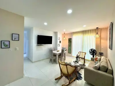 a living room with a couch and a table at Moderno e Iluminado Apartamento in Sincelejo