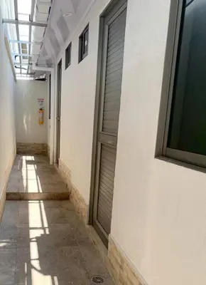 a hallway of a building with a door on the side at Apartaestudio 1 en Barranquilla in Barranquilla