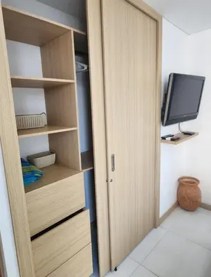 a room with a closet with a television at Apartamento de Lujo, amoblado en Cartagena in Cartagena de Indias