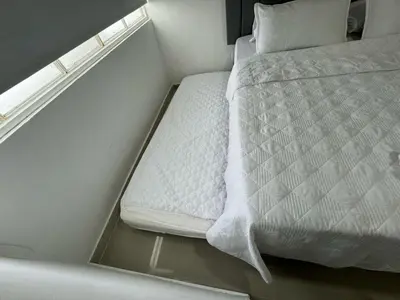 a bed in a small room with a window at Apartamento en Edificio Portofino 606 ICDI in Cartagena de Indias