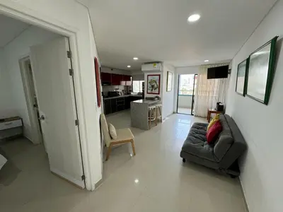 a living room with a couch and a kitchen at Apartamento en Edificio Portofino 606 ICDI in Cartagena de Indias