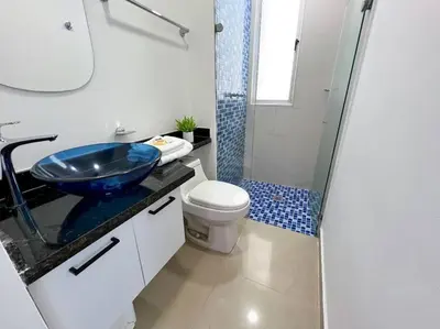 a bathroom with a blue sink and a toilet at Apartamento ideal frente al mar con vista espectacular in Cartagena de Indias