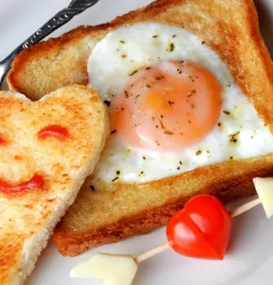 a fried egg on a piece of toast with a heart at Casa MAR de FE in Cartagena de Indias