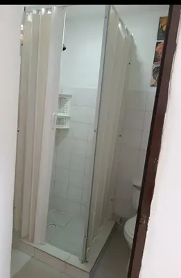 a bathroom with a shower and a toilet at Hermoso apartamento in Cartagena de Indias