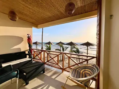 a room with a balcony with a view of the ocean at Casa Luna Laguna Beach in Tolú