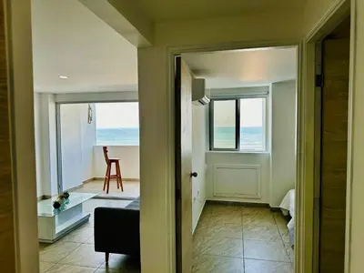 a hallway with a room with a view of the ocean at Espectacular Ocean view, apartamento de dos cuartos, con vista al mar, en Cartagena de Indias in Cartagena de Indias