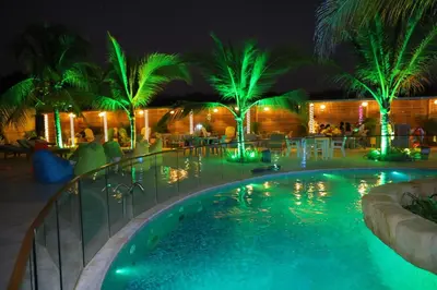 a swimming pool at night with green lights at Hermosa Suite frente al mar en Tolu-Sucre in San Silvestre