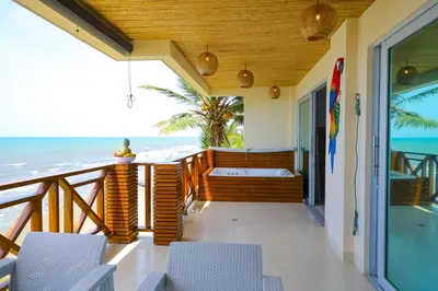 a balcony with chairs and a view of the ocean at Hermosa Suite frente al mar en Tolu-Sucre in San Silvestre