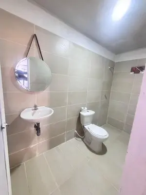 a bathroom with a toilet and a sink at Cabaña Palma Azul in Coveñas