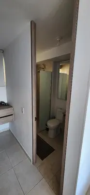 an empty bathroom with a toilet and a sink at Espectacular apartamento piso 14 al norte de Barranquilla in Barranquilla