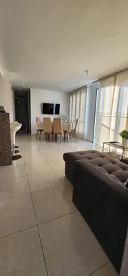 a living room with a couch and a table and chairs at Espectacular apartamento piso 14 al norte de Barranquilla in Barranquilla