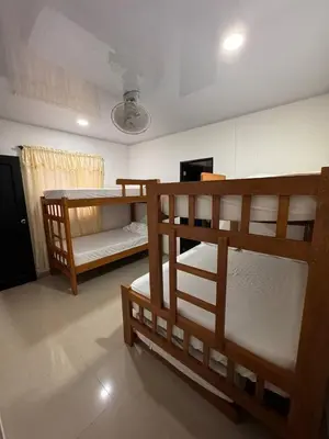 a room with two bunk beds in a room at Summer - Apartamento Sector La Coquerita in Coveñas