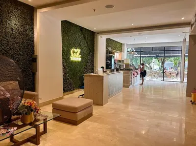 a lobby of a restaurant with a woman in the background at Apartamento Duplex en Barranquilla in Barranquilla
