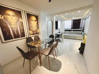 a living room with a glass table and chairs at Apto nuevo al lado de la UNorte, 10 Min Buena vista Grav vista in Barranquilla