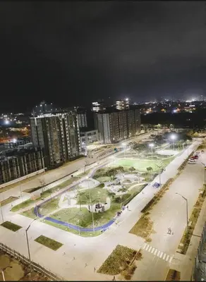 a view of a park at night with lights at Apto nuevo al lado de la UNorte, 10 Min Buena vista Grav vista in Barranquilla