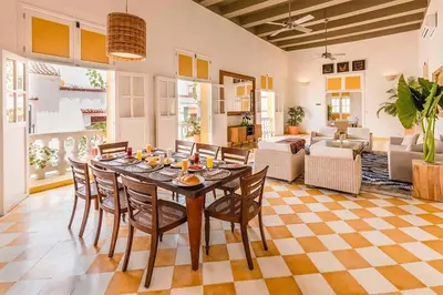 a dining room with a table and chairs at Casa en la mejor plaza de la ciudad vieja in Cartagena de Indias