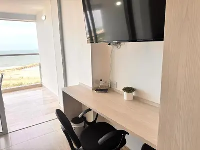 a desk in a room with a view of the beach at Cartagena Suite Lujo Vista Mar 5 min Aeropuerto in Cartagena de Indias