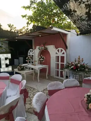 a patio with a table and chairs and a building at La Boquilla, Cartagena, Hospedaje, Turismocolombia-fit in Cartagena de Indias