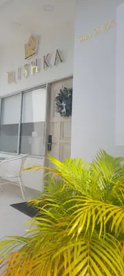 a palm tree in front of a building at Casa Mishka Hotel Boutique Habitación #104 Nuevo Cartagena in Cartagena de Indias
