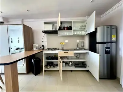 a kitchen with a desk and a refrigerator at APARTAMENTO NUEVO Y ACOGEDOr in Cartagena de Indias
