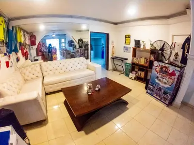 a living room with a white couch and a coffee table at Nahimara Champeta Hostel in Cartagena de Indias
