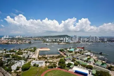 an aerial view of a large city with a harbor at Apartamentos en Edificio H2 Bocagrande Cerca al Mar in Cartagena de Indias