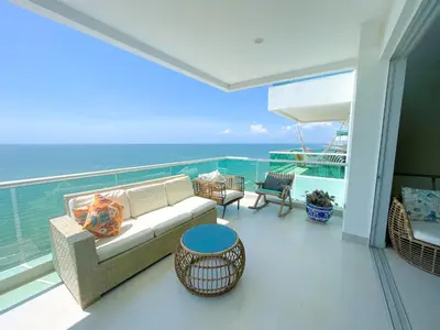 a balcony with a couch and a view of the ocean at Magico Apartaemento Frente al Mar 4 Habitaciones E92 in Coveñas