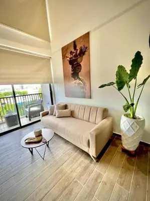 a living room with a couch and a potted plant at Appartement neuf centre Cartagena la matuna in Cartagena de Indias