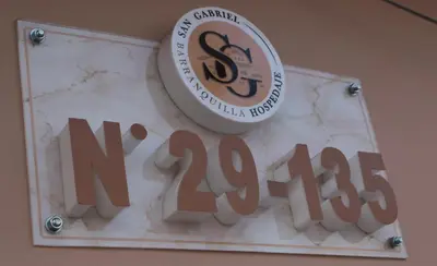 a sign for a restaurant with a clock on it at Hospedaje san gabriel in Barranquilla