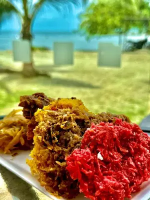 a plate of food sitting on a table at Paraíso frente al mar in Coveñas