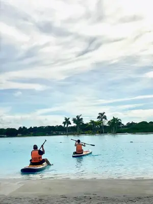 two people in kayaks on a body of water at U-GO Baia Kristal: Oasis Moderno en Cartagena in Cartagena de Indias