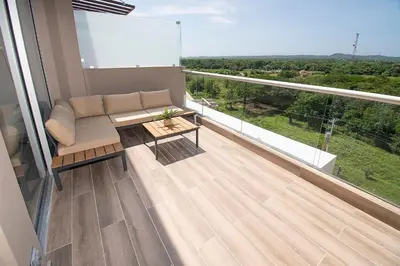 a balcony with a couch and a table at U-GO Baia Kristal: Oasis Moderno en Cartagena in Cartagena de Indias