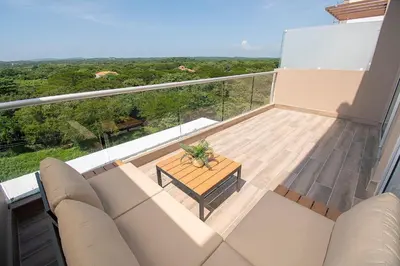 a balcony with a couch and a table at U-GO Baia Kristal: Oasis Moderno en Cartagena in Cartagena de Indias
