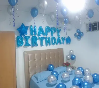 a bed with blue balloons and a happy birthday sign at LE REEVE, 3BR, Paz, Diseño Bohemio & Grupos in Cartagena de Indias