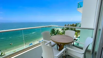 a balcony with a table and chairs and the ocean at Magico Apartamento Frente al Mar 4 Habitaciones BM63 in Coveñas