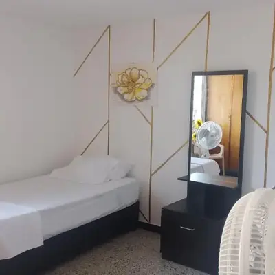 Confortable habitación en apartamento familiar en el Prado