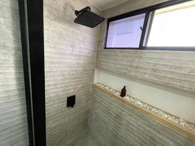 a bathroom with a shower with a window at Hermoso Apartamento cerca a la playa in Cartagena de Indias