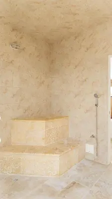 a bathroom with a shower with a stone wall at DQ1301 | 2H Jacuzzi privado + piscina infinita in Cartagena de Indias