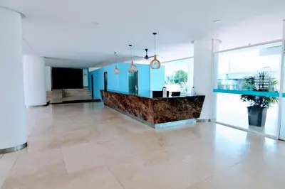 a large living room with blue walls and tile floors at Apartamento con vista frontal al mar. in Cartagena de Indias