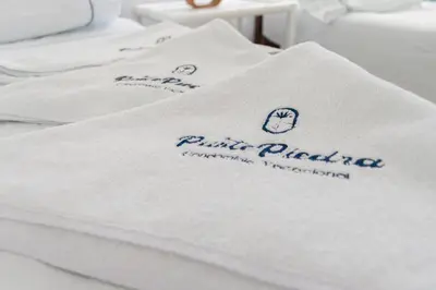 a bed with white towels on top of it at Coveñas - Condominio Puntepiedra Hotel in Coveñas