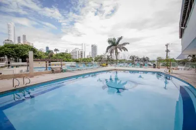 a large swimming pool with blue water at Exclusivo Apartamento con vista al mar in Cartagena de Indias